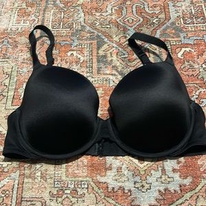 Auden: Black bra 38DD